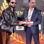 Anurag Dobhal Instagram – Gullyhood Se Bollywood Tak 🏆❤️
.
.
.
#theuk07rider #award #bollywood #sunilshetty