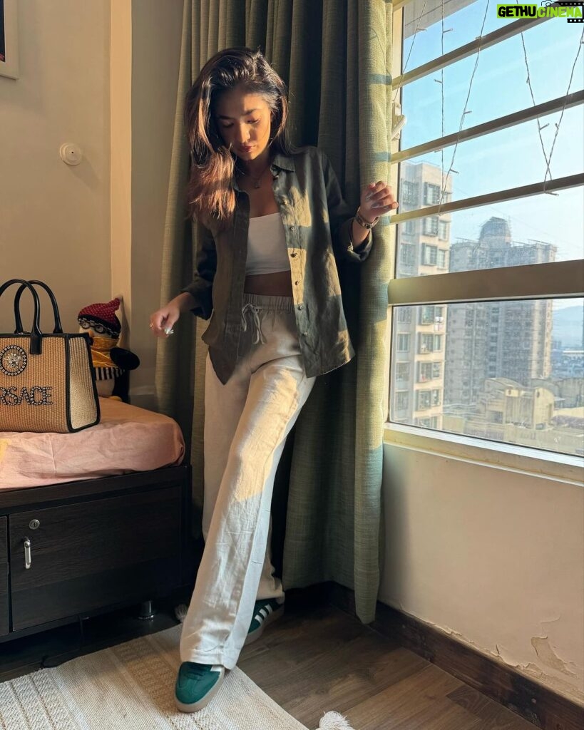 Anushka Sen Instagram - Linen Monday 🧋