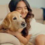 Anushka Sen Instagram – Guess who my Valentine is this year? 🐾 It’s none other than Love Beauty And Planet! 💕 With their Argan Oil & Lavender Magic Masque, my frizzy hair is tamed in just 2 minutes. And here’s the best part – even my furry Valentine approves! 🐾

Plus, because I adore you all, @lovebeautyandplanet_in is giving away their frizz-free haircare range to 3 lucky winners. To enter, simply share your paw-some Valentine’s Day story in the comments and make sure to follow @lovebeautyandplanet_in page. The best answers stand a chance to win! Good luck! 💜

#Ad #lovebeautyandplanet #haircare #arganmasque #frizzfreehair #ValentinesDayReady