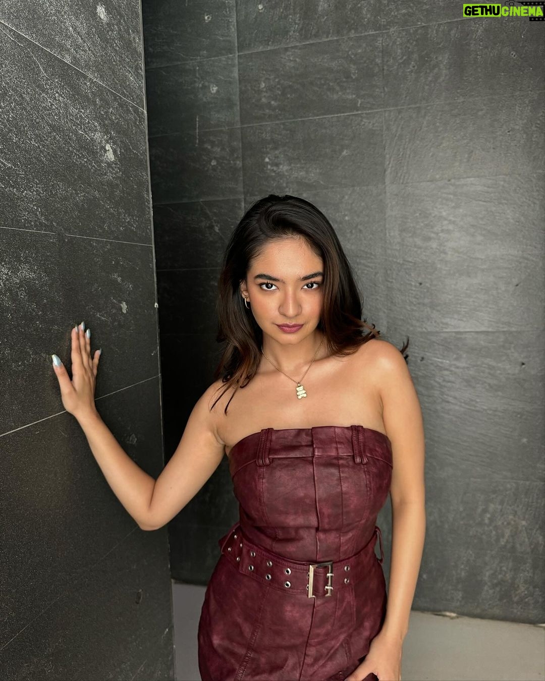 Anushka Sen Instagram - rock & roll ❤️🔥 . Wearing @fashionnova