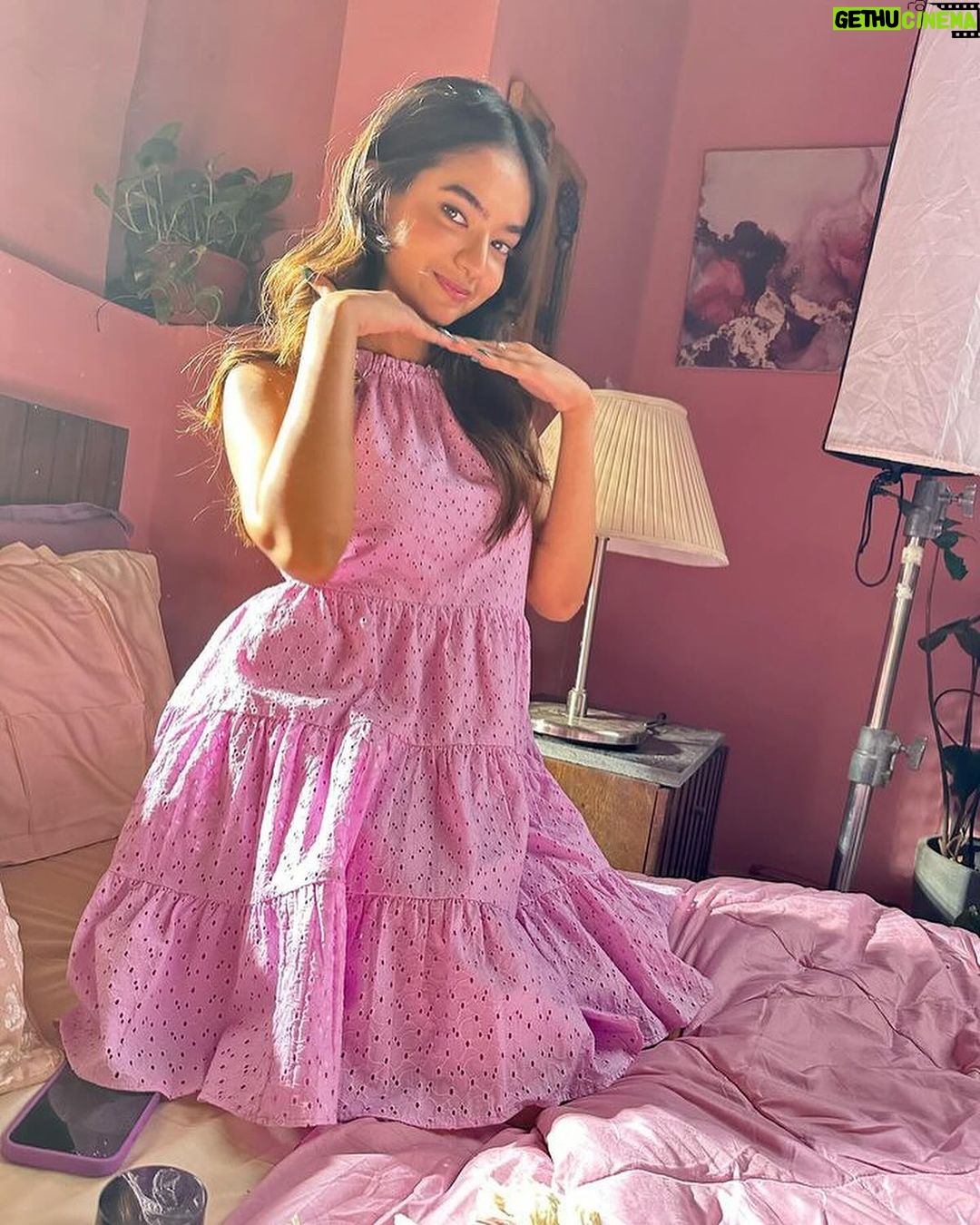 Anushka Sen Instagram - Summer is here 🧚♀️ . 📸 @vihaansamat ( very artsy) 💜🕺