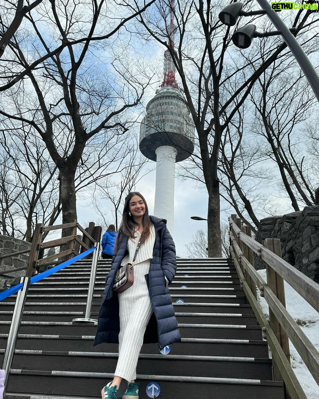 Anushka Sen Instagram - My most favourite place in Seoul. Iโve seen 4 seasons at the Namsan tower with every visit , and this time it was more special, cause my full family was with me ๐ฅน๐ N์์ธํ์ - N SeoulTower