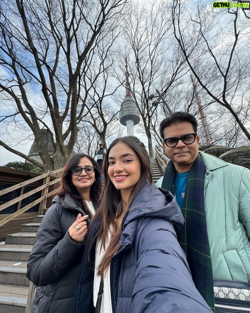 Anushka Sen Instagram - My most favourite place in Seoul. I’ve seen 4 seasons at the Namsan tower with every visit , and this time it was more special, cause my full family was with me 🥹💜 N서울타워 - N SeoulTower