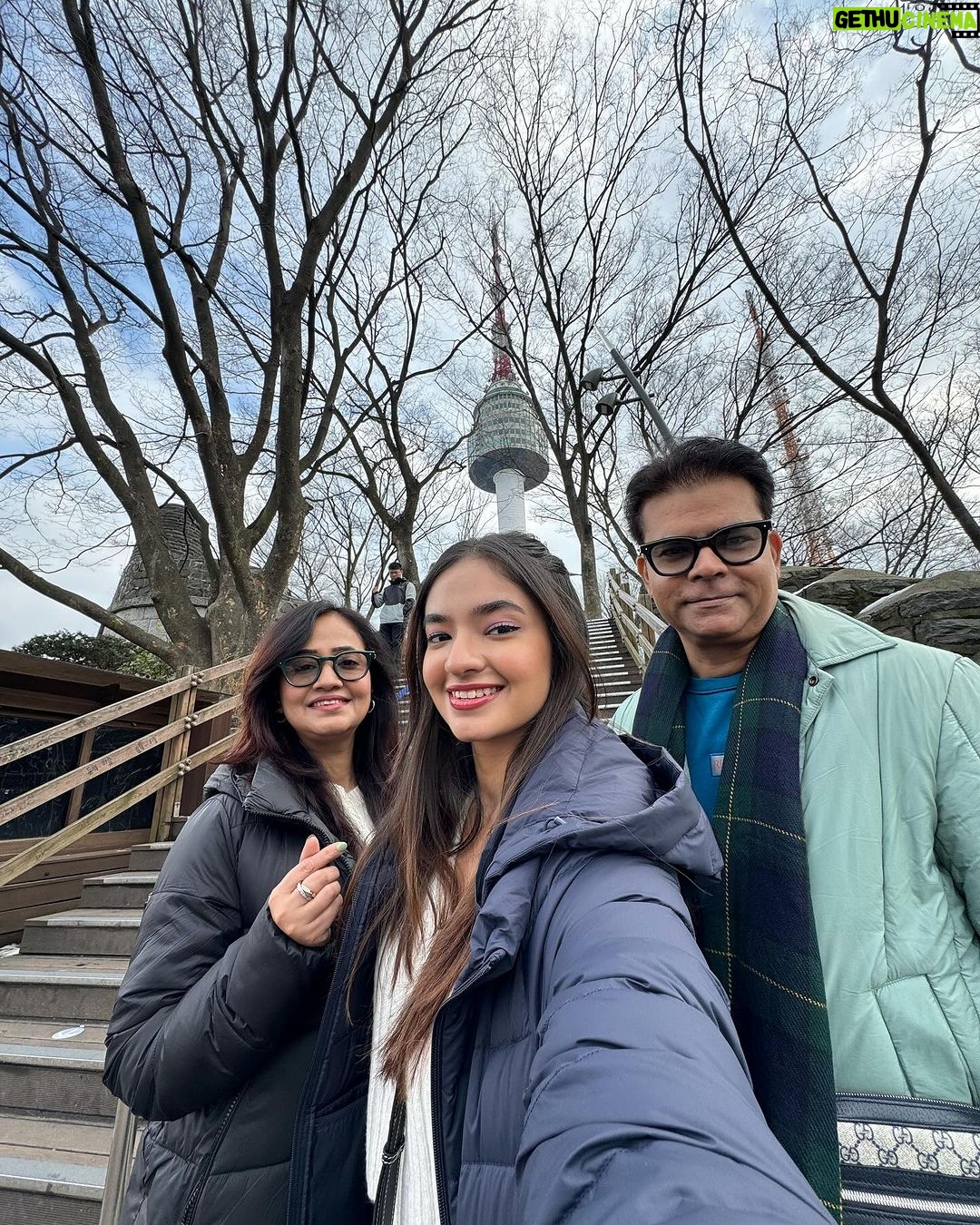 Anushka Sen Instagram - My most favourite place in Seoul. Iโve seen 4 seasons at the Namsan tower with every visit , and this time it was more special, cause my full family was with me ๐ฅน๐ N์์ธํ์ - N SeoulTower