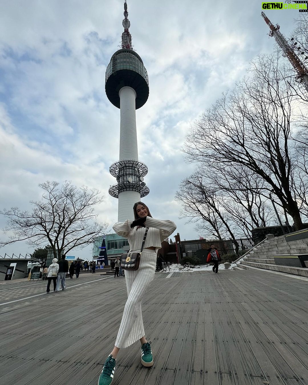Anushka Sen Instagram - My most favourite place in Seoul. Iโve seen 4 seasons at the Namsan tower with every visit , and this time it was more special, cause my full family was with me ๐ฅน๐ N์์ธํ์ - N SeoulTower