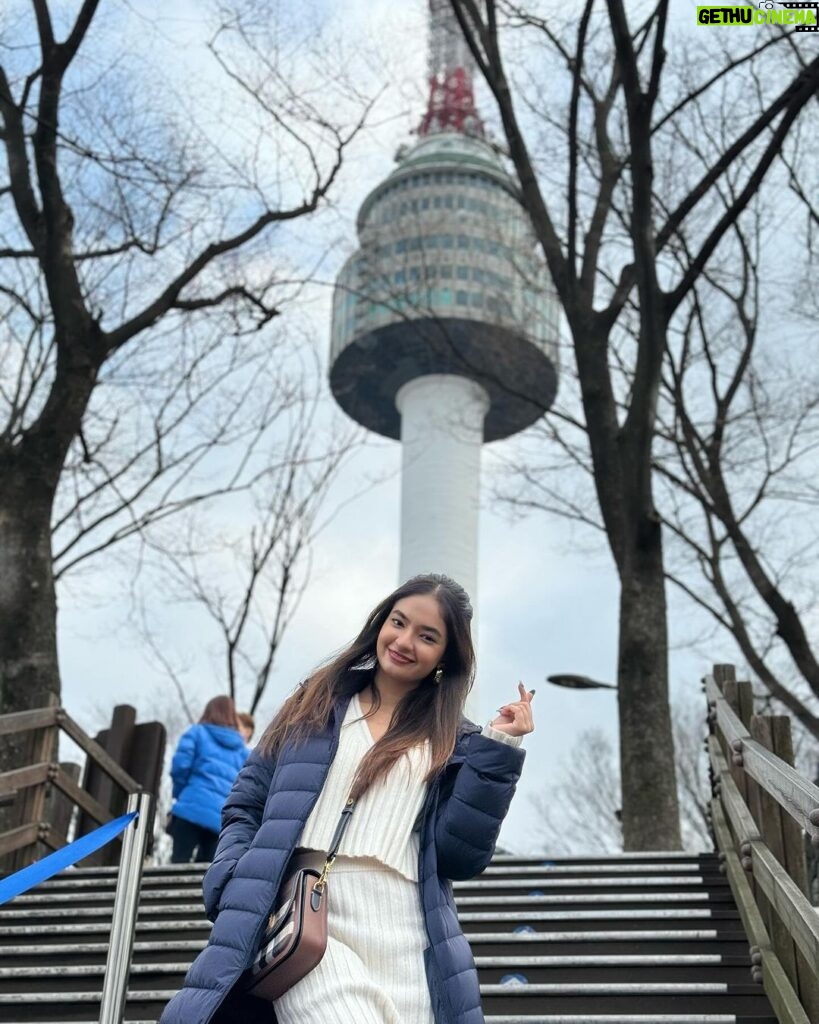 Anushka Sen Instagram - My most favourite place in Seoul. I’ve seen 4 seasons at the Namsan tower with every visit , and this time it was more special, cause my full family was with me 🥹💜 N서울타워 - N SeoulTower