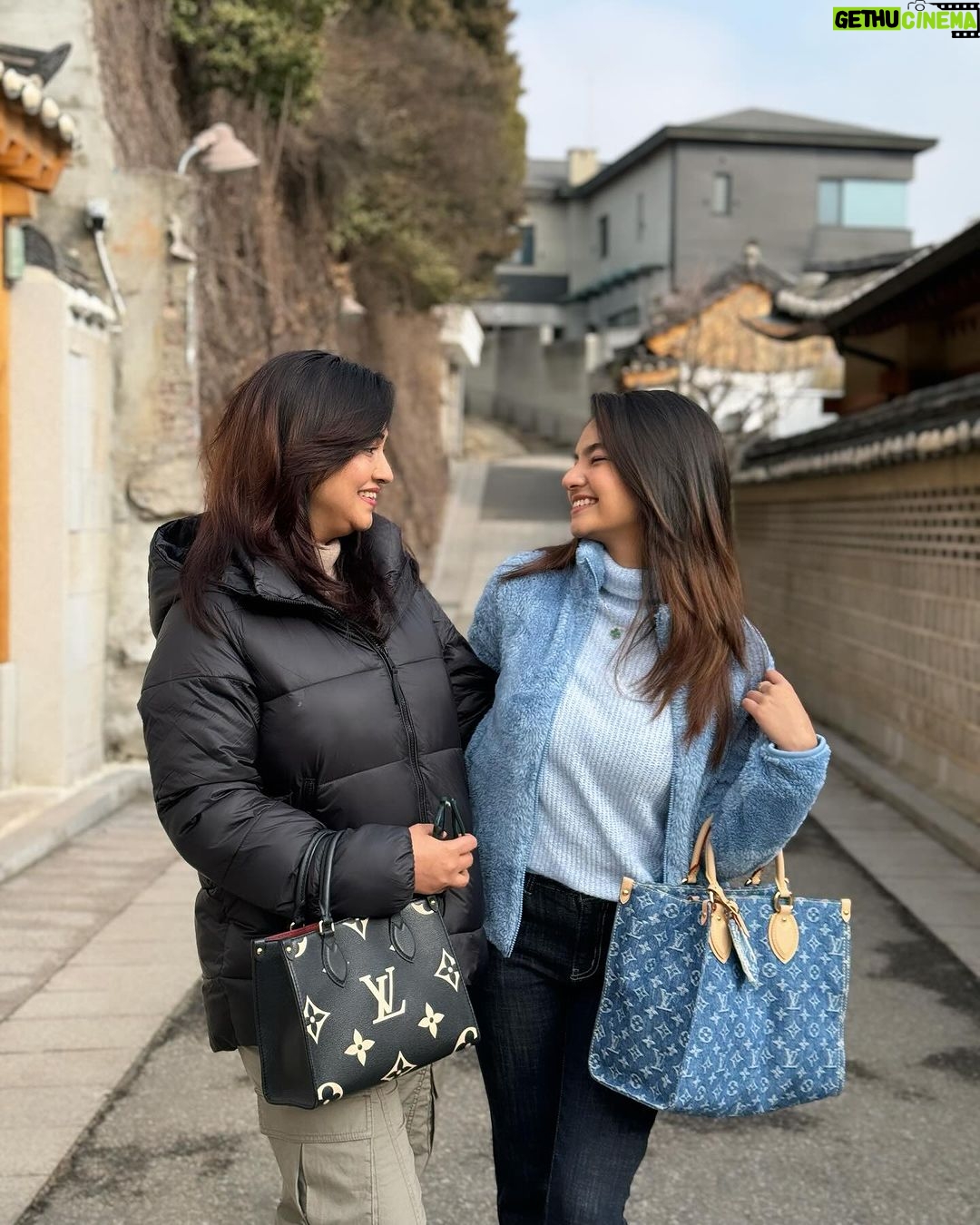 Anushka Sen Instagram - Bluezzz 🧿🥶🫂❄️ Bukchon Hanok Village
