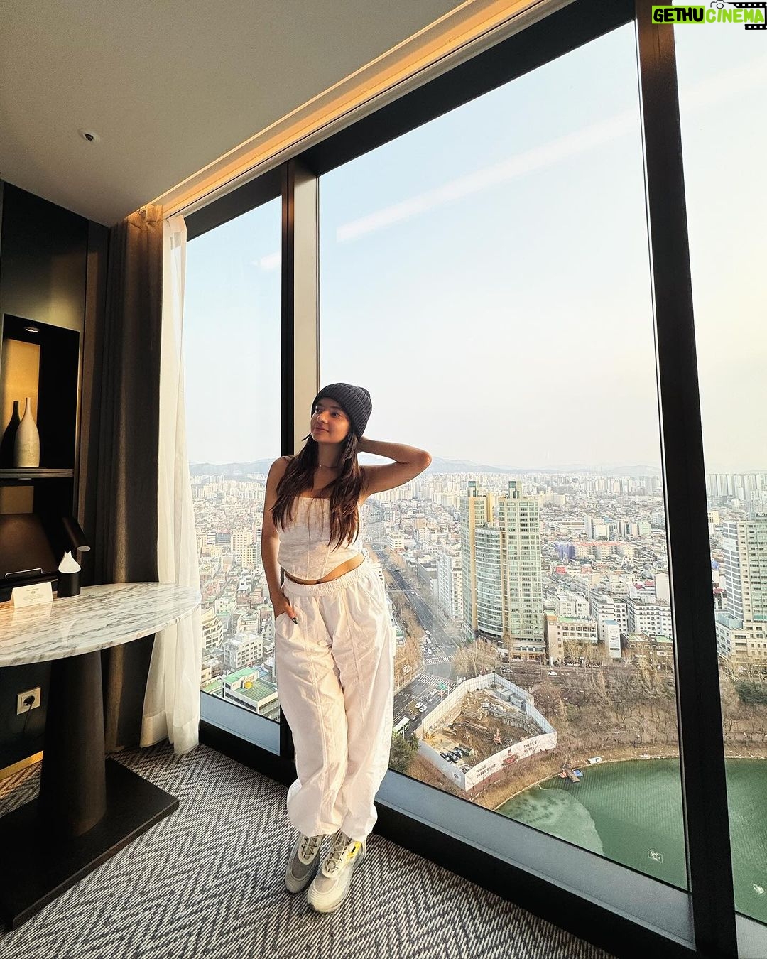 Anushka Sen Instagram - Annyeonghaseyo Seoul 🇰🇷 my second home for new years 🥳💜 Seoul, Korea