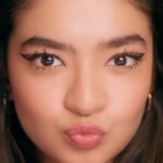 Anushka Sen Instagram - #Ad Adding a twist of retro with Maybelline X Archies limited edition collection bringing in perfect blend of Modern and Vintage #MnyXTheArchies #TwistOfRetro #Maybelline #NetflixTheArchies #MaybellineIndia #MaybellineMakeup @maybelline_ind @netflix_in @Thearchiesonnetflix