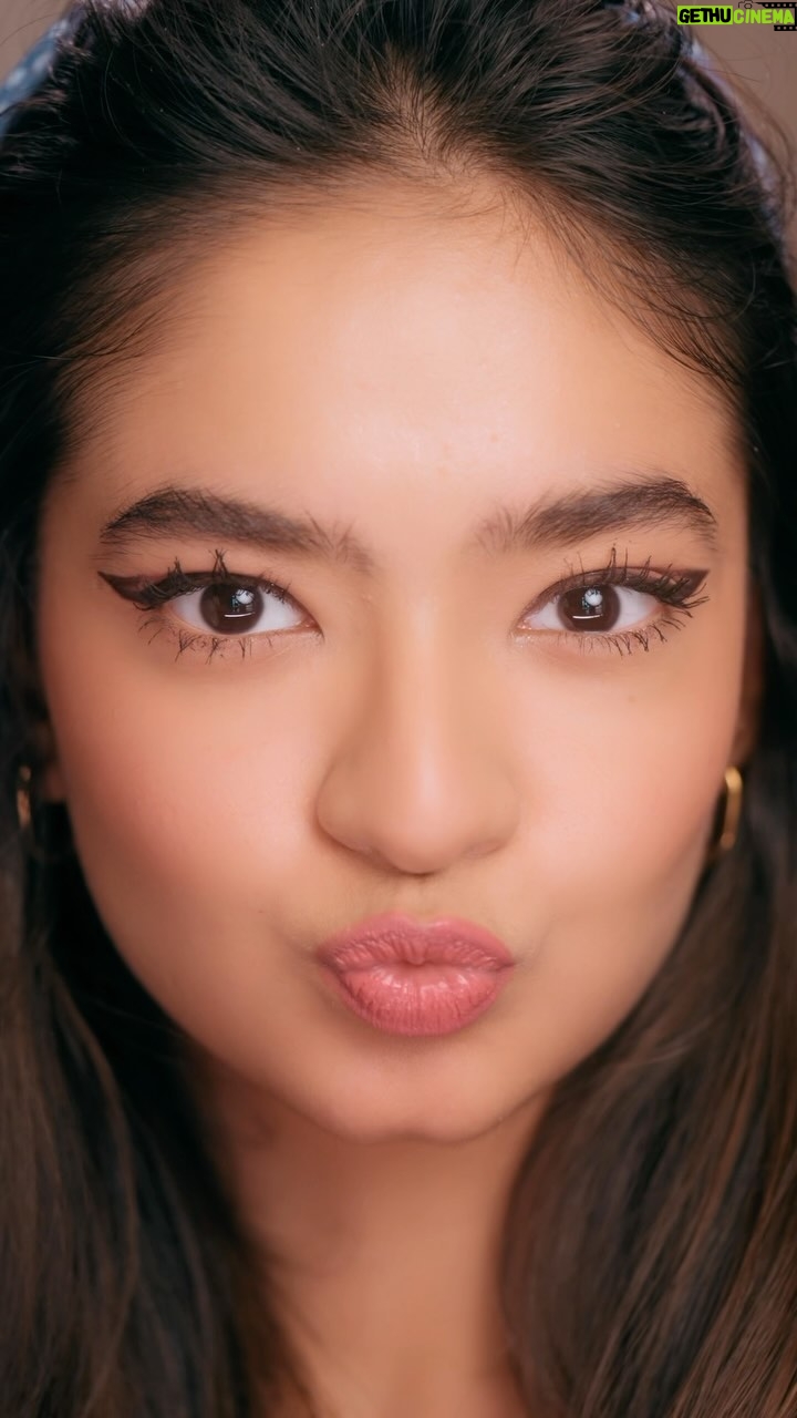 Anushka Sen Instagram - #Ad Adding a twist of retro with Maybelline X Archies limited edition collection bringing in perfect blend of Modern and Vintage #MnyXTheArchies #TwistOfRetro #Maybelline #NetflixTheArchies #MaybellineIndia #MaybellineMakeup @maybelline_ind @netflix_in @Thearchiesonnetflix