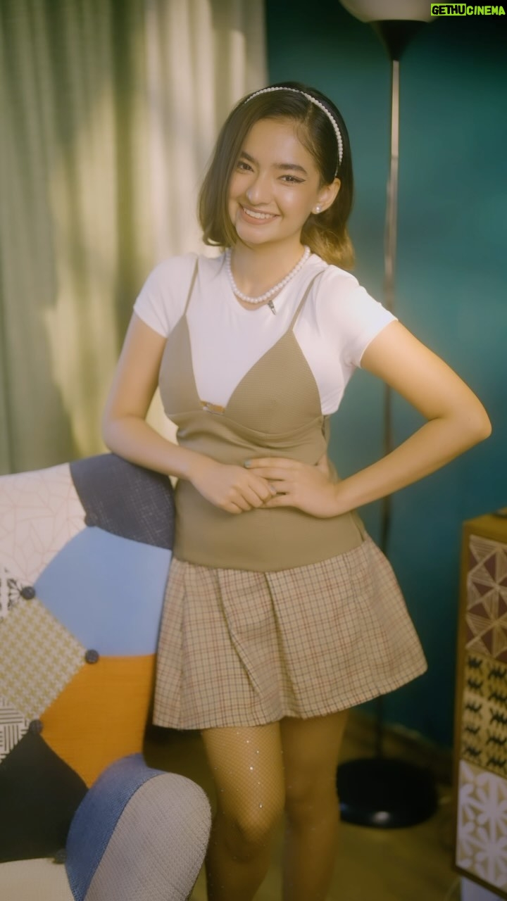 Anushka Sen Instagram - @SpoylonFlipkart took me on this amazing world of The Archies 🎤✨ Vibe of their collection is next level. Do check out the Archies official merchandise at @spoylonflipkart now!! I am in love with it and i know so will you be ❤️ #AD #TheArchiesOnNetflix #TheArchies #FlipkartSpoylxNetflixTheArchies #JoinTheGang #OnlyOnSpoyl #SpoyltForChoices #GenZHotSpot #SpoylOnFlipkart #Trending #GenzFashion #RetroStyles #NetflixOriginal #LoveStory #Love