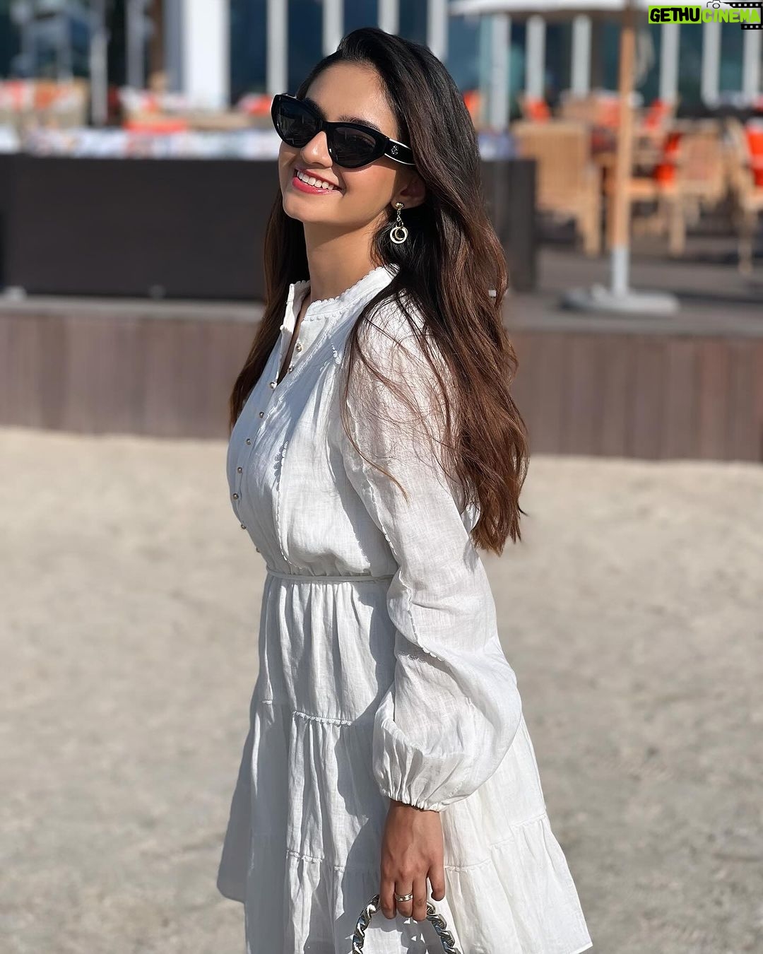 Anushka Sen Instagram - when in Dubai 😎🪽 Dubai, United Arab Emirates