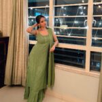 Anushka Sen Instagram – Lights and joy everywhere ✨
.
Wearing: @lucknow_i_chikan