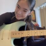 Anushka Sen Instagram – It’s almost Christmas omg ✨❄️🎄 humming my fav Christmas song heheh #lastchristmas #guitar #reels #hobby