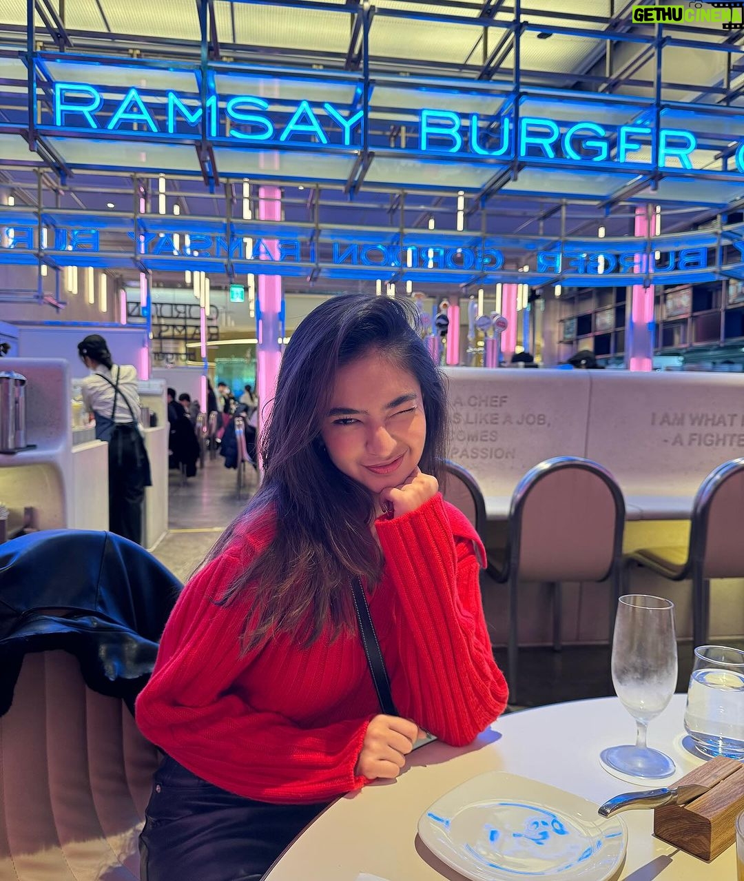 Anushka Sen Instagram - 01/01/24 🇰🇷🎀👨👩👧🫶 Seoul, Korea