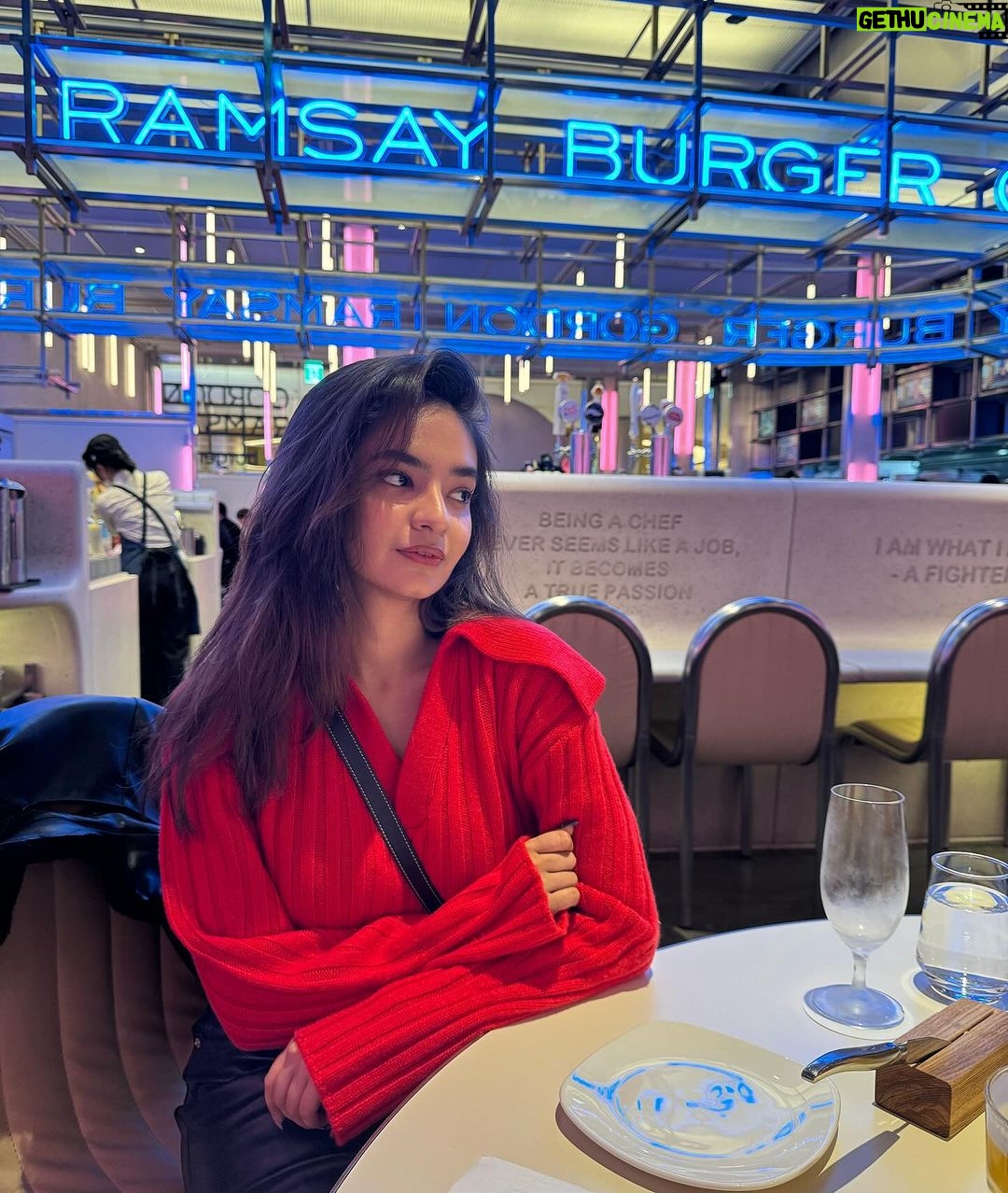 Anushka Sen Instagram - 01/01/24 🇰🇷🎀👨👩👧🫶 Seoul, Korea