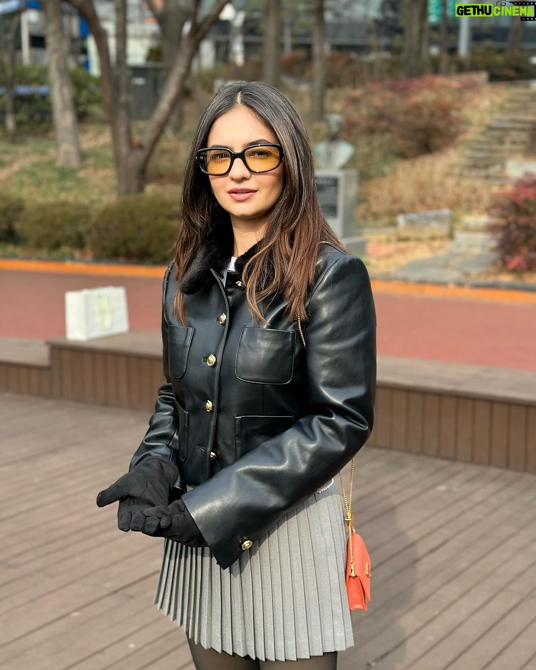 Anushka Sen Instagram - Last day of 2023. Grateful for this year! Excited for 2024! 💜🫂🧿✈️😇👨👩👧 Seoul, Korea