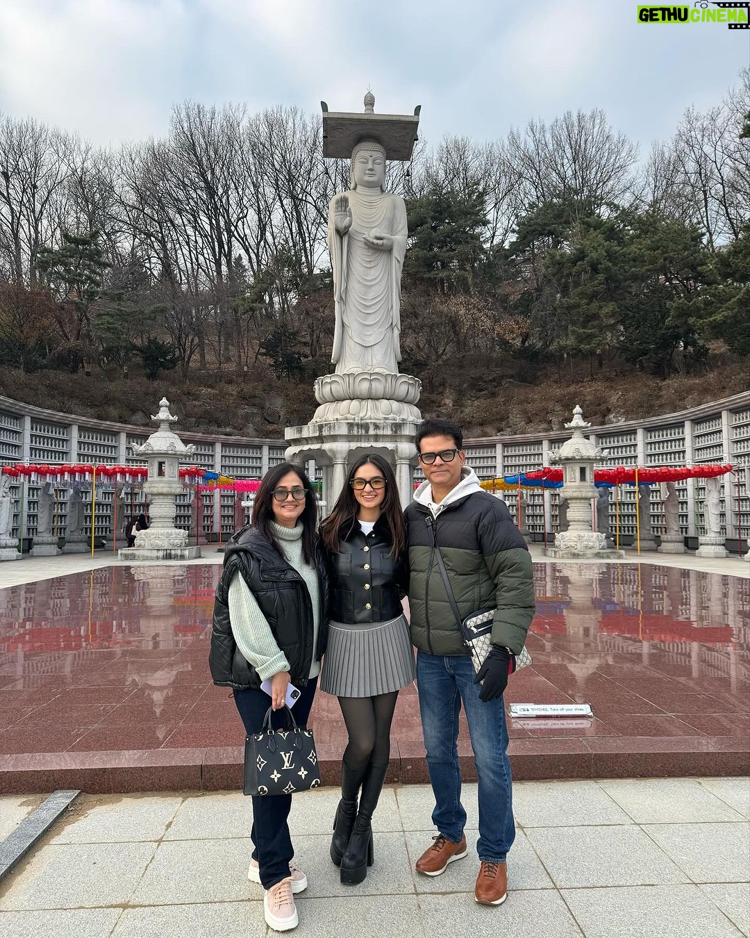 Anushka Sen Instagram - Last day of 2023. Grateful for this year! Excited for 2024! 💜🫂🧿✈️😇👨👩👧 Seoul, Korea