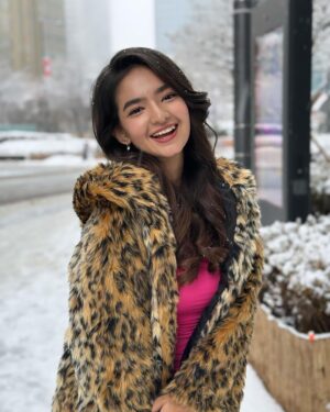 Anushka Sen Instagram - Sen In snowy Seoul 🇰🇷❄️⛄️