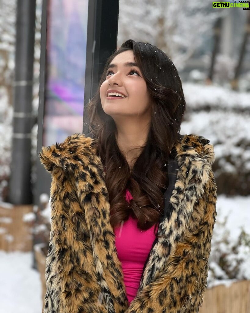 Anushka Sen Instagram - Sen In snowy Seoul 🇰🇷❄️⛄️
