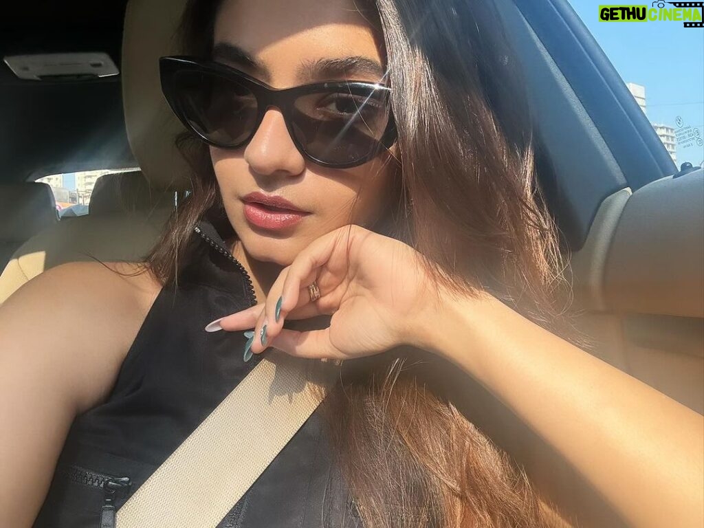Anushka Sen Instagram - Sen ki selfies