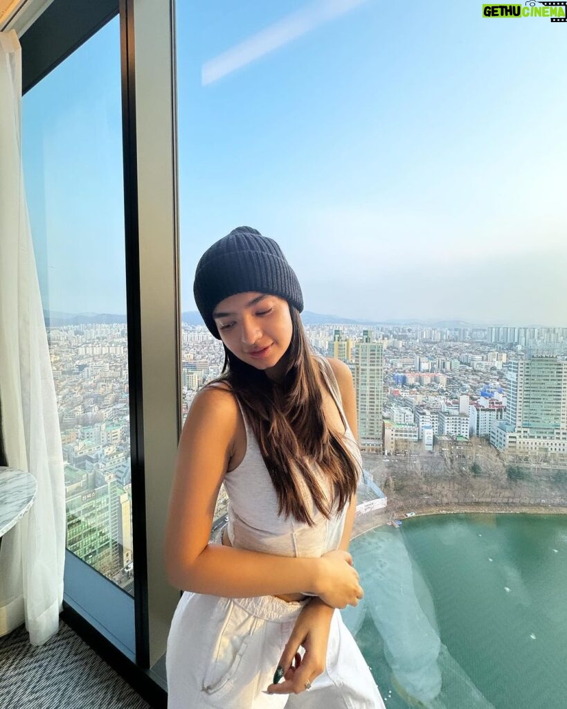 Anushka Sen Instagram - Annyeonghaseyo Seoul 🇰🇷 my second home for new years 🥳💜 Seoul, Korea