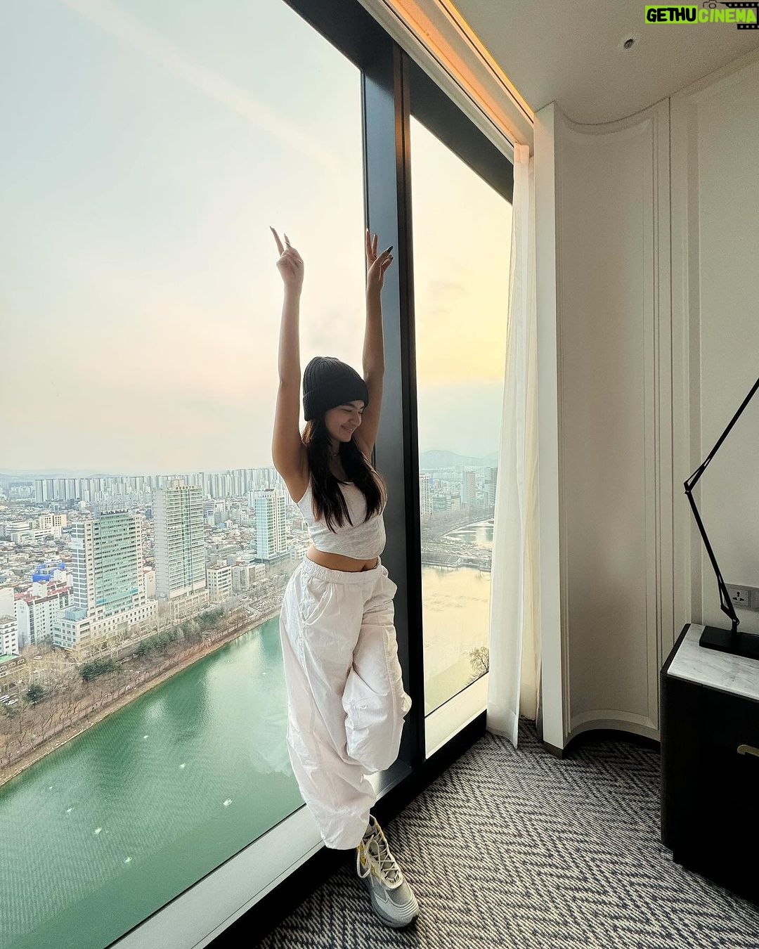 Anushka Sen Instagram - Annyeonghaseyo Seoul 🇰🇷 my second home for new years 🥳💜 Seoul, Korea