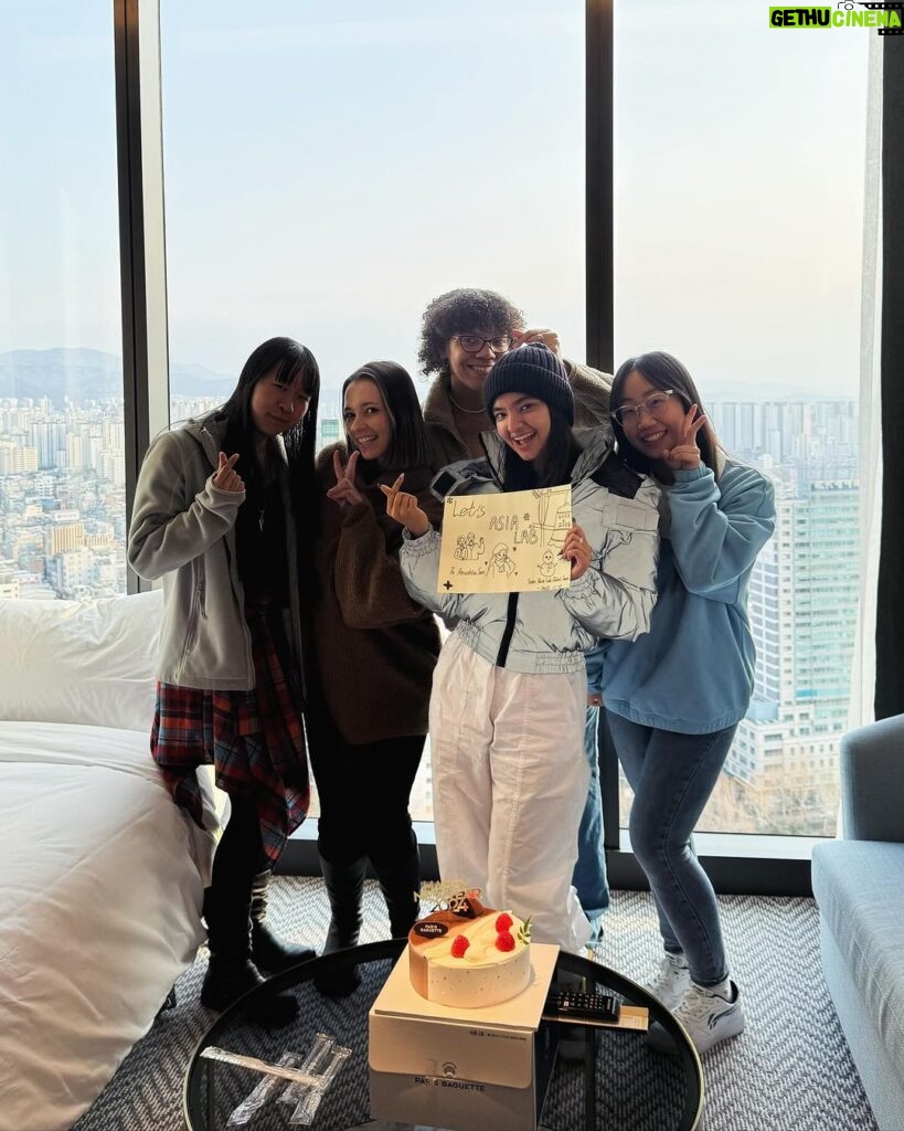 Anushka Sen Instagram - Annyeonghaseyo Seoul 🇰🇷 my second home for new years 🥳💜 Seoul, Korea