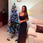 Anushka Sen Instagram - A Merry Christmas from Cindra and Me 🎅🤍🎀🧸🪄🎄