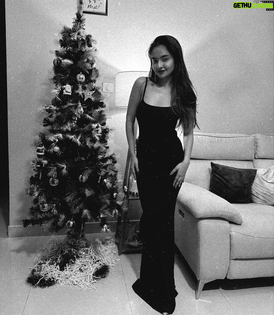 Anushka Sen Instagram - A Merry Christmas from Cindra and Me π
π€ππ§Έπͺπ