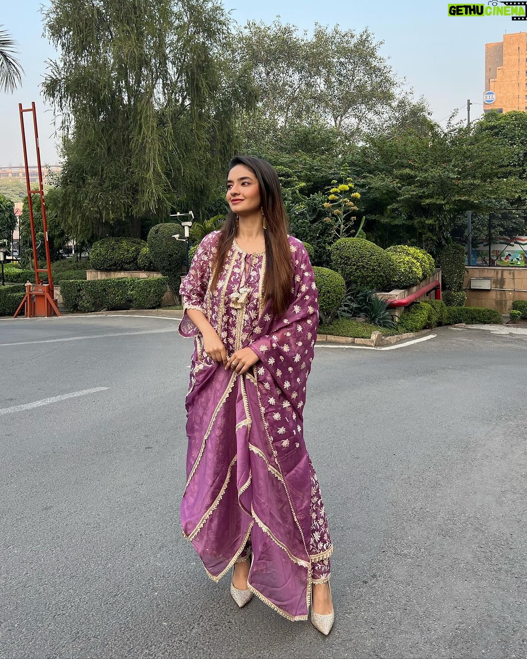 Anushka Sen Instagram - 💜🎀🔆🫶 . Outfit :@shopmulmul
