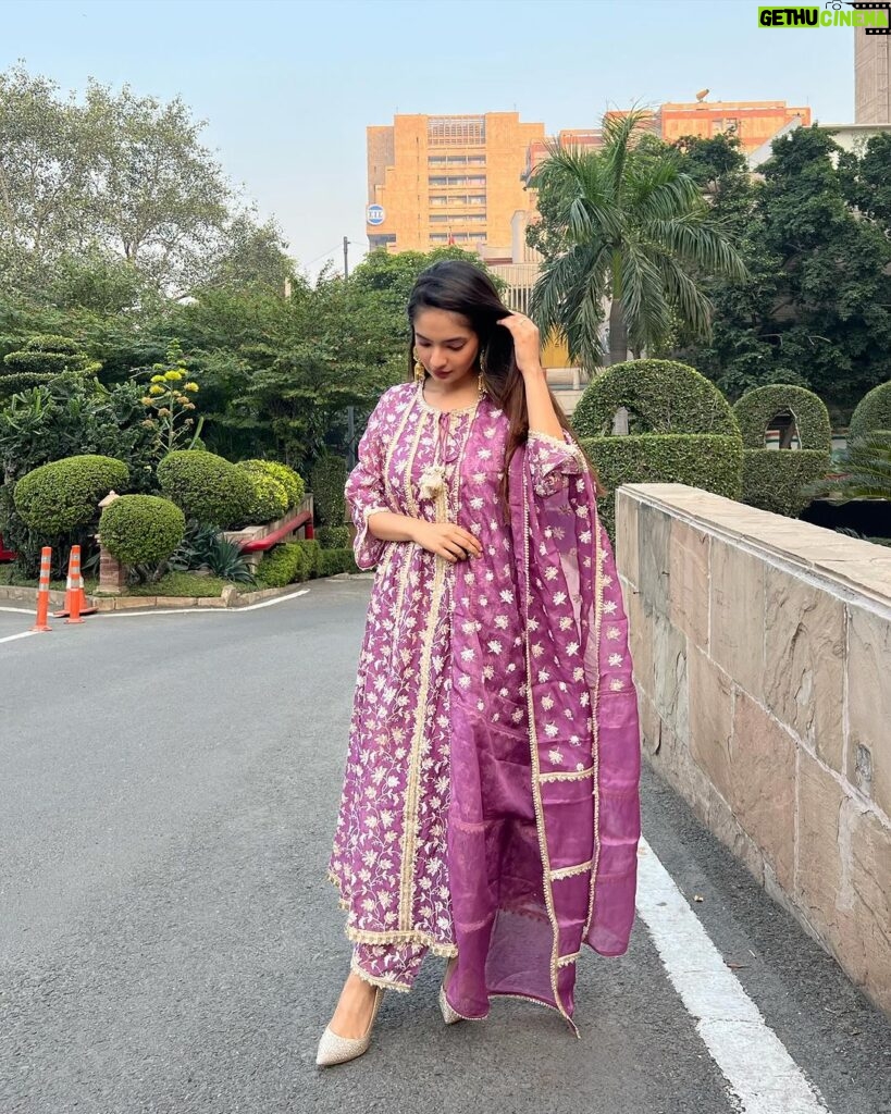 Anushka Sen Instagram - 💜🎀🔆🫶 . Outfit :@shopmulmul
