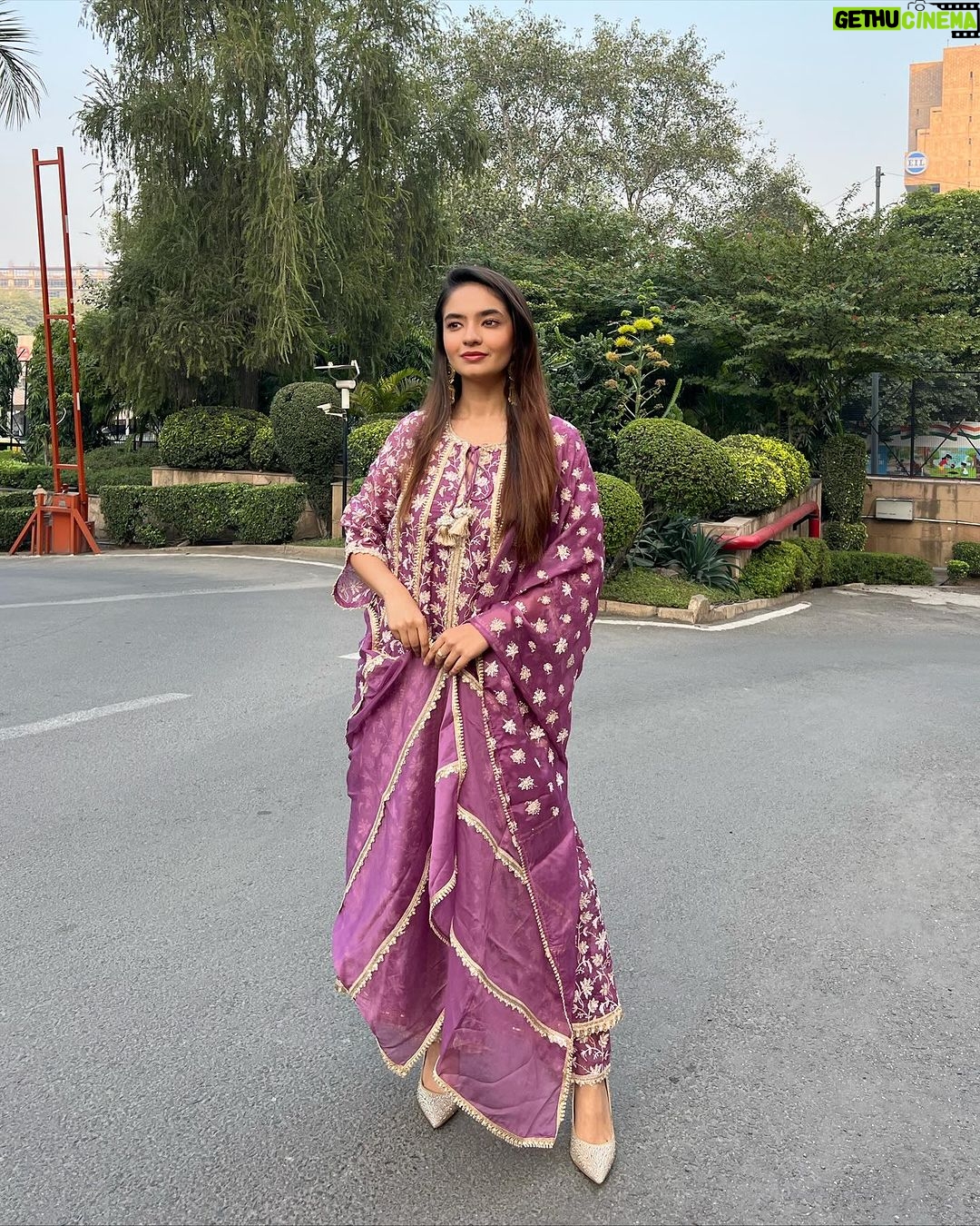 Anushka Sen Instagram - 💜🎀🔆🫶 . Outfit :@shopmulmul