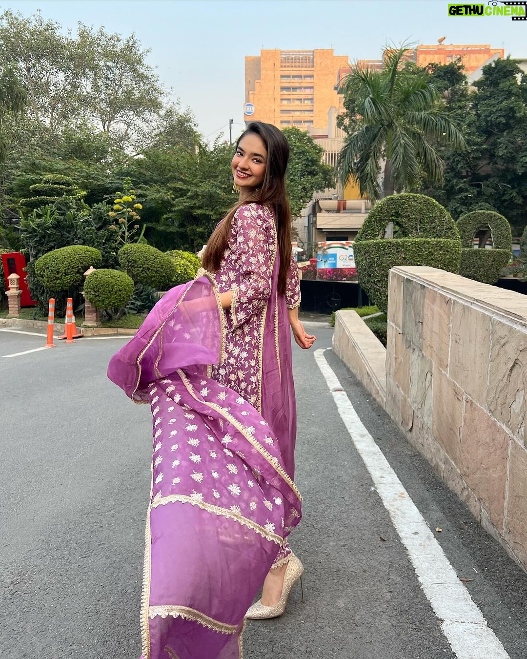 Anushka Sen Instagram - 💜🎀🔆🫶 . Outfit :@shopmulmul