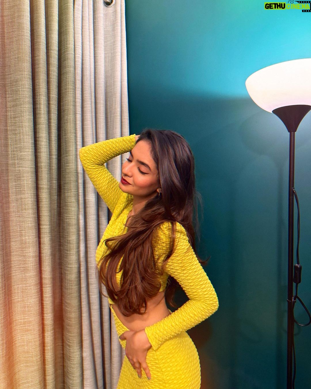 Anushka Sen Instagram - feel your heartbeat’ing with mine 🎀