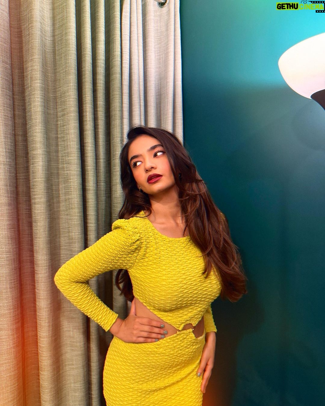 Anushka Sen Instagram - feel your heartbeat’ing with mine 🎀