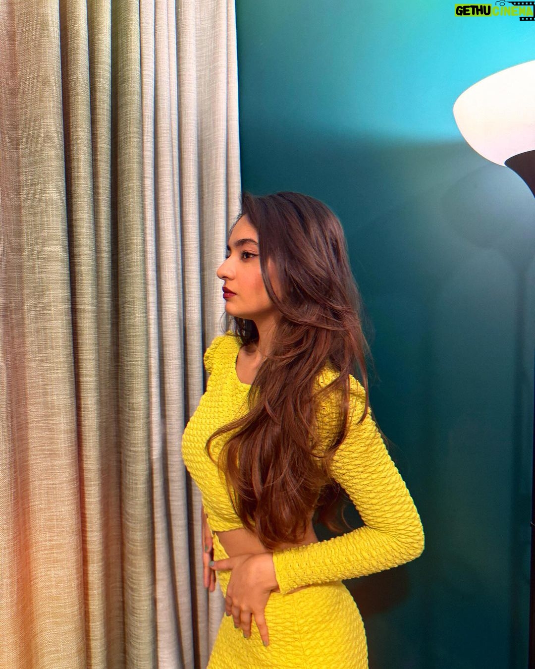 Anushka Sen Instagram - feel your heartbeat’ing with mine 🎀