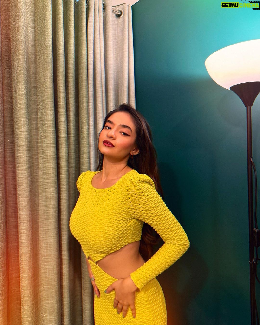 Anushka Sen Instagram - feel your heartbeat’ing with mine 🎀