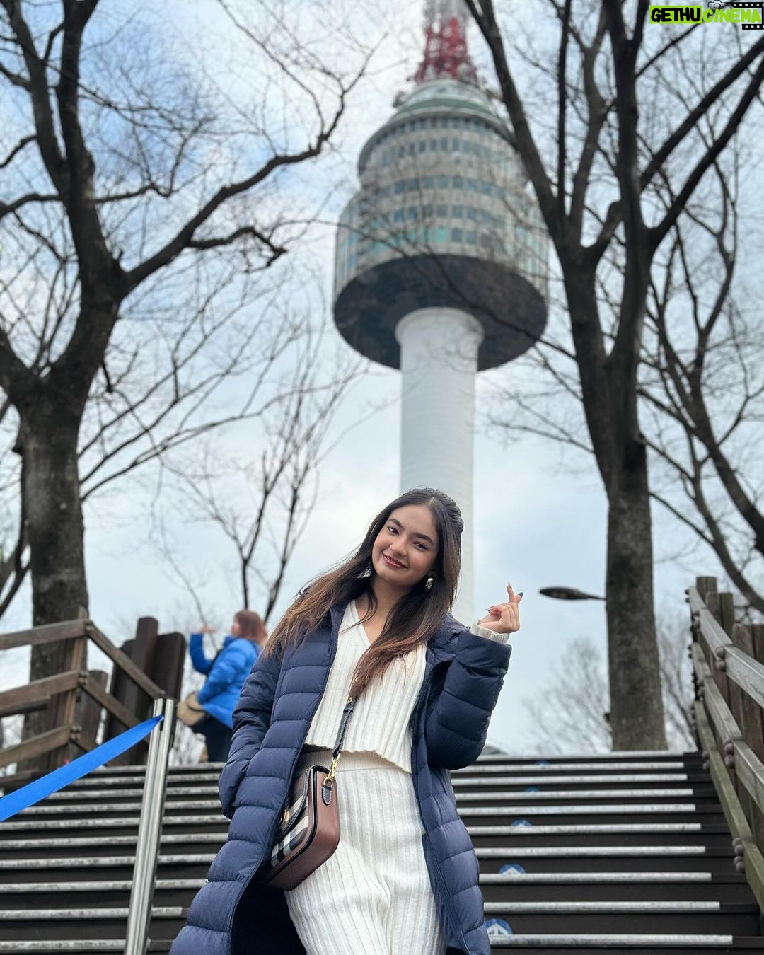 Anushka Sen Instagram - My most favourite place in Seoul. Iโve seen 4 seasons at the Namsan tower with every visit , and this time it was more special, cause my full family was with me ๐ฅน๐ N์์ธํ์ - N SeoulTower