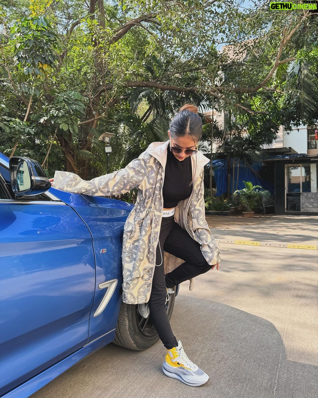 Anushka Sen Instagram - Shoecam 😉 #onitsukatiger #onitsukatigerindia @onitsukatigerindia