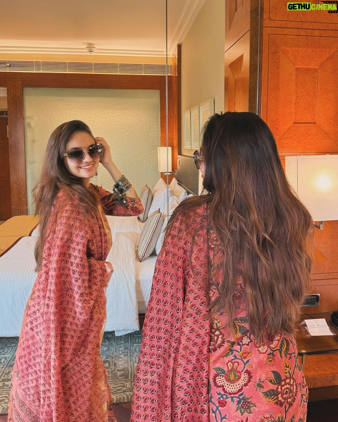 Anushka Sen Instagram - Delhi 🤍✈️✨ . Wearing @jaipuriadaah Delhi, India