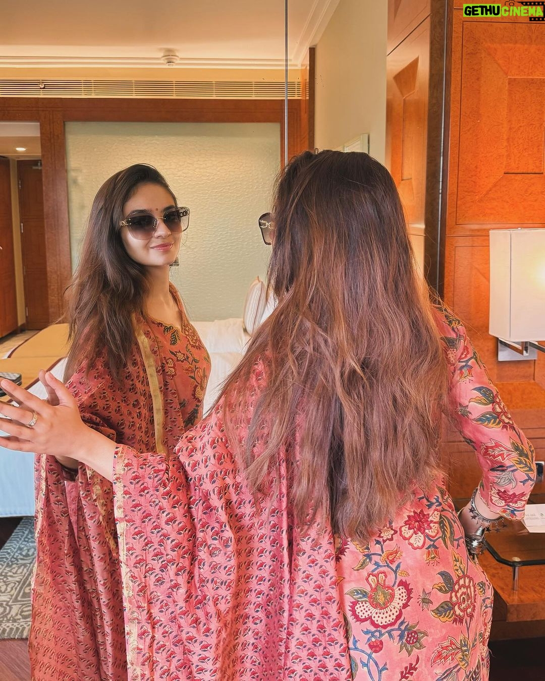 Anushka Sen Instagram - Delhi 🤍✈️✨ . Wearing @jaipuriadaah Delhi, India