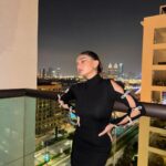 Anushka Sen Instagram - Night in Dubai 🎩 . Wearing @fashionnova Dubai, United Arab Emirates