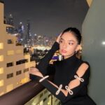 Anushka Sen Instagram - Night in Dubai 🎩 . Wearing @fashionnova Dubai, United Arab Emirates