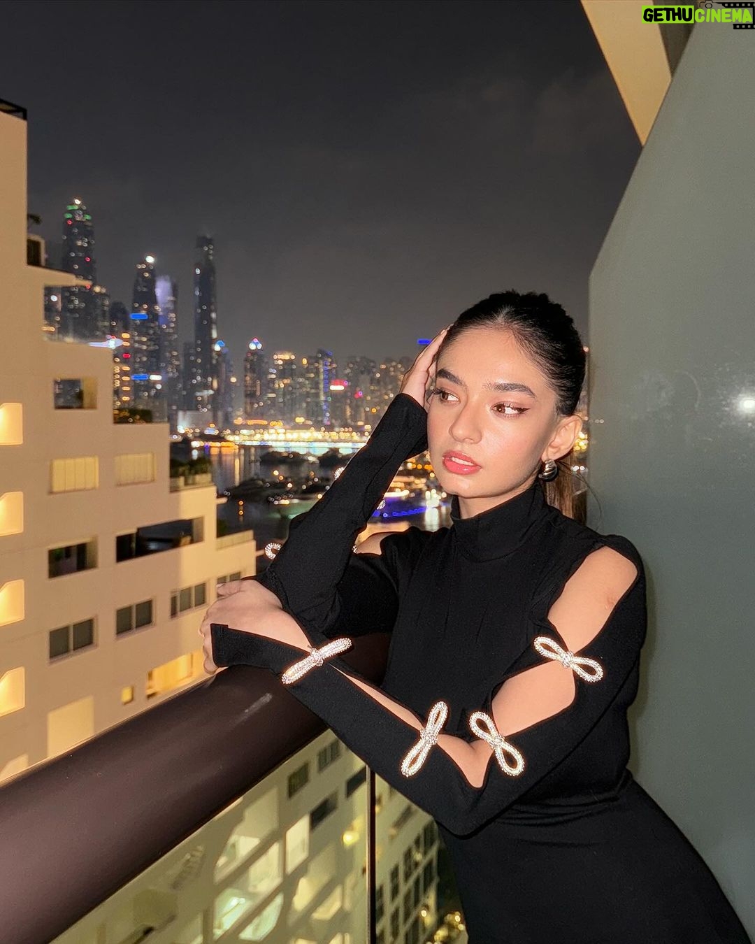 Anushka Sen Instagram - Night in Dubai 🎩 . Wearing @fashionnova Dubai, United Arab Emirates