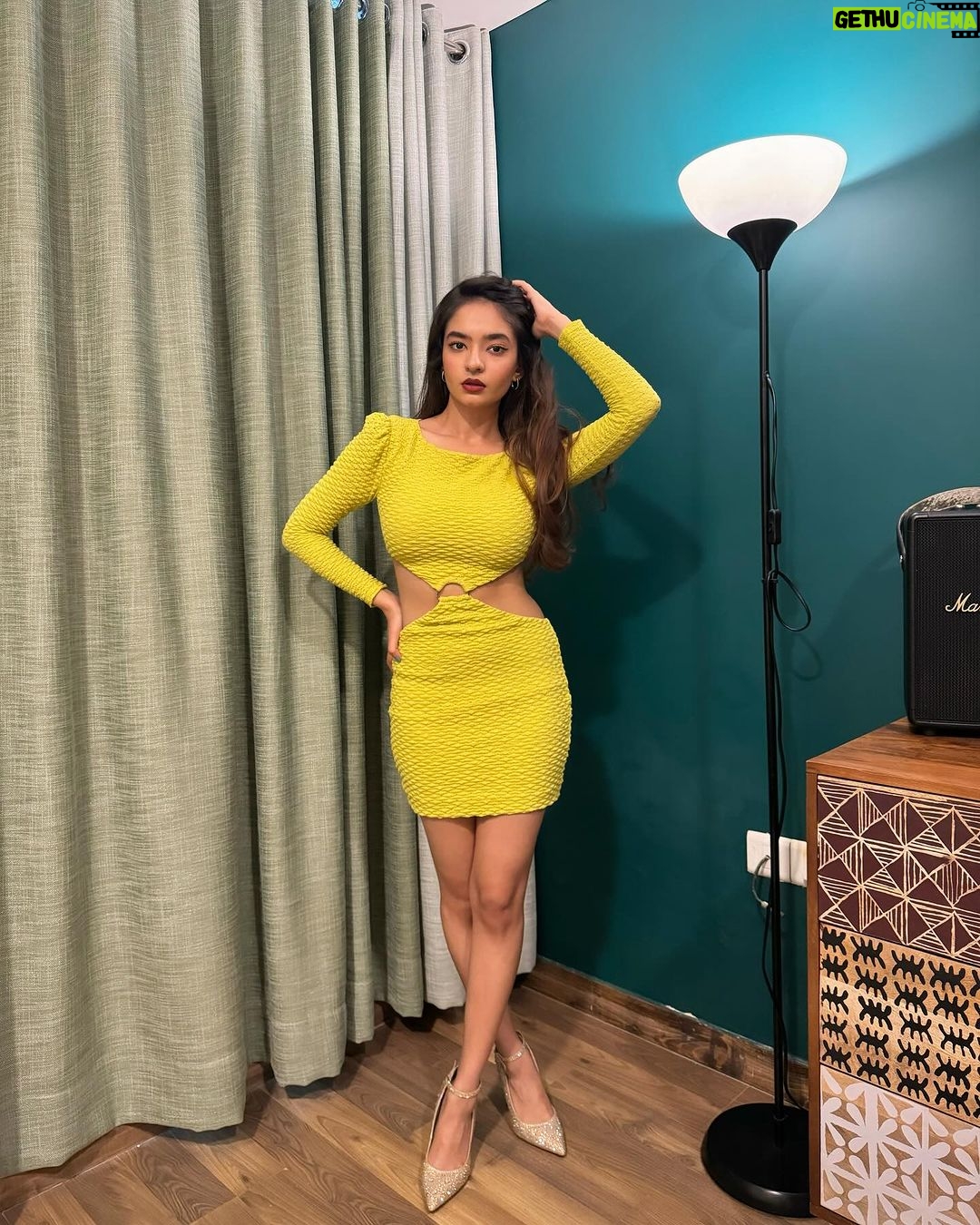 Anushka Sen Instagram - hi there 🪽🧩🎄🦖 . Wearing @camilacoelhocollection