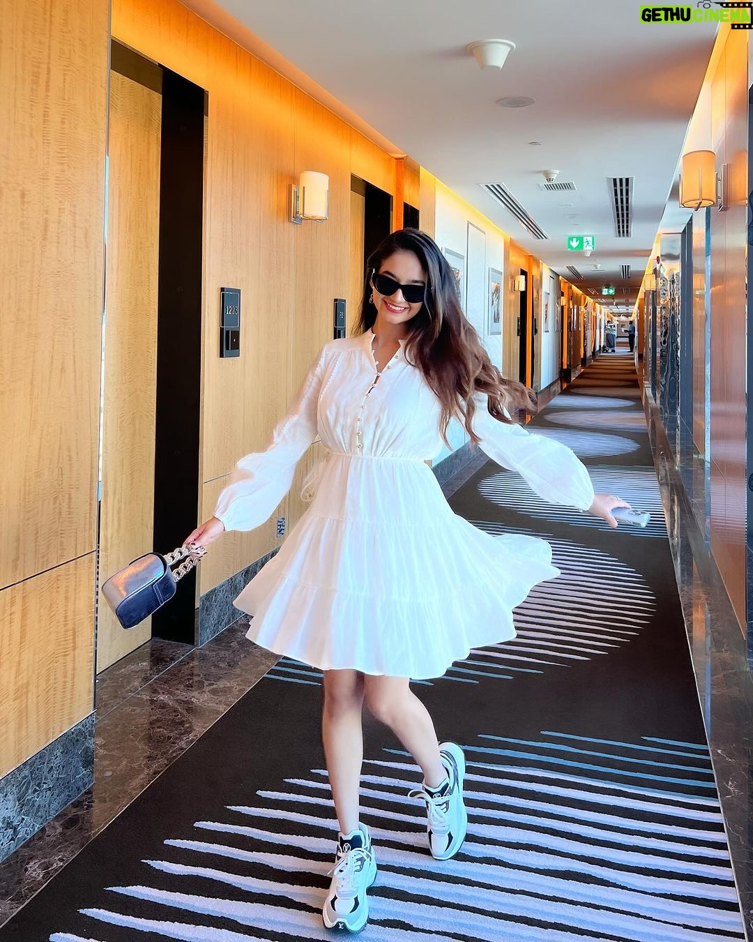 Anushka Sen Instagram - when in Dubai 😎🪽 Dubai, United Arab Emirates