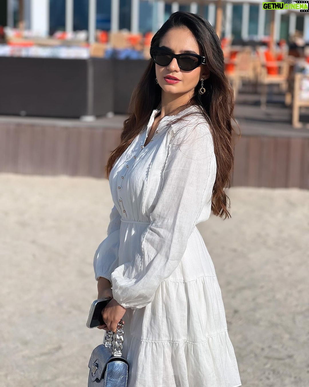 Anushka Sen Instagram - when in Dubai 😎🪽 Dubai, United Arab Emirates