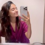 Anushka Sen Instagram – Mini vlog before shoot 🎥