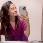 Anushka Sen Instagram - Mini vlog before shoot 🎥
